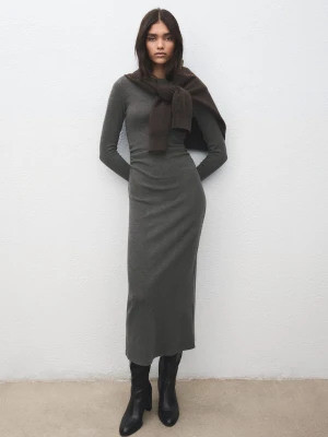 MANGO - Sukienka o taliowanym kroju z dzianiny szary - - Kobieta