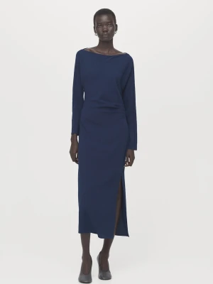 Sukienka z dekoltem łódką z marszczeniami granatowy - Kobieta - - MANGO
