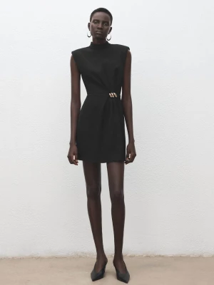 Sukienka z wycięciem i metalową ozdobą czarny - Kobieta - - MANGO