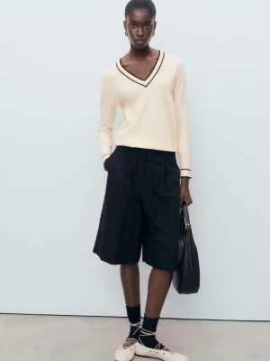 MANGO - Sweter z kontrastowym dekoltem w serek kremowy / écru - - Kobieta