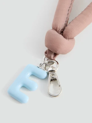 MANGO TEEN - Brelok z inicjałami brązowy - Rozmiar uniwersalny - Dziewczyna