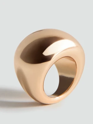 MANGO TEEN - Obszerny metalowy pierścionek złoty - Rozmiar uniwersalny - Dziewczyna