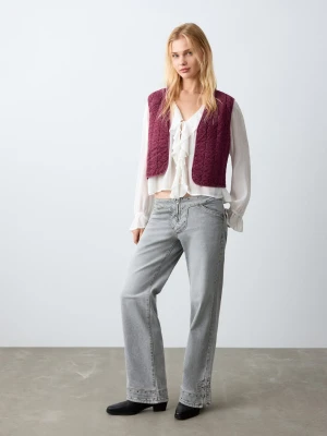 MANGO TEEN - Pikowana kamizelka z haftem burgund - - Dziewczyna