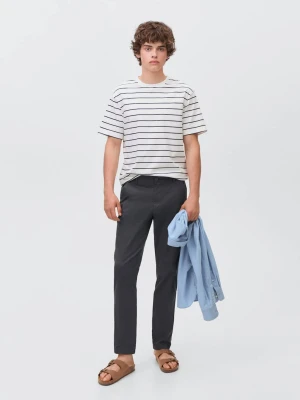 MANGO TEEN - Spodnie chinos elastyczne antracytowy - - Chłopak