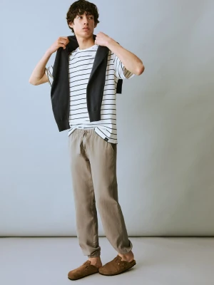 MANGO TEEN - Spodnie joggery z lnu i bawełny khaki - - Chłopak