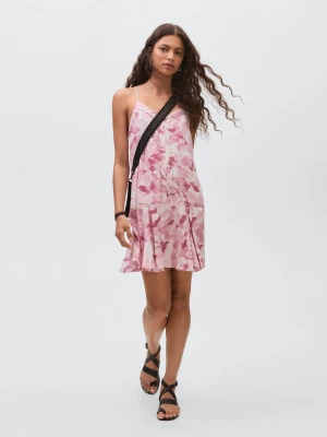 MANGO TEEN - Sukienka tie-dye z haftem blady róż - - Dziewczyna