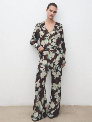 MANGO - Wzorzyste spodnie flare zielony - - Kobieta