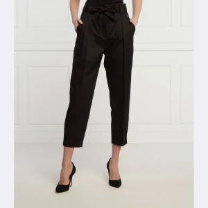 Marc Cain Spodnie z paskiem | Loose fit