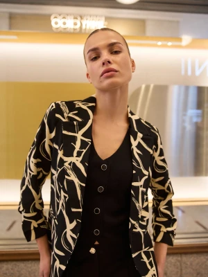 Marynarka z marszczonymi rękawami 3/4 czarna Moodo