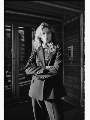 Marynarka z ozdobnymi guzikami czarna Moodo