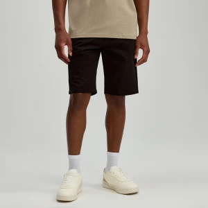 Materiałowe szorty z odwiniętymi nogawkami przed kolano czarne House