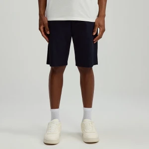 Materiałowe szorty z odwiniętymi nogawkami przed kolano granatowe House