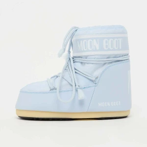 MB Icon Low Nylon baby blue Moon Boot