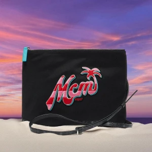 MCM x SNIPES Aren Fabric Flat Pouch Medium uniseks Torby naramienne czarny rozmiar Akcesoria