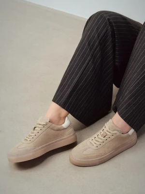Medicine sneakersy zamszowe damskie kolor beżowy