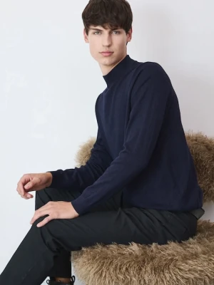 Medicine sweter męski kolor granatowy lekki z półgolfem