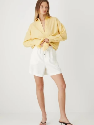 Medicine szorty z domieszką lnu damskie kolor beżowy gładkie medium waist