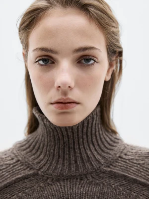 Melanżowy Dzianinowy Sweter Z Golfem − Limited - Be?Owy - - Massimo Dutti - Kobieta