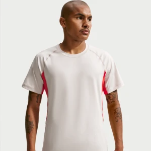 Męska bielizna termoaktywna z krótkim rękawem Dri-FIT Nike ACG „Wildsee” - Brązowy