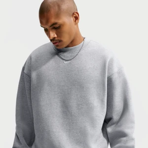 Męska bluza dresowa z półokrągłym dekoltem Nike Solo Fleece - Szary