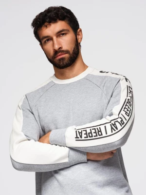 Męska bluza z kontrastowymi lampasami i raglanowym rękawem – szary melanż V2 Ombre Clothing