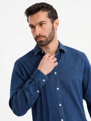 Męska jeansowa koszula z lyocellem oraz haftem na piersi – ciemnoniebieska V1 Ombre Clothing