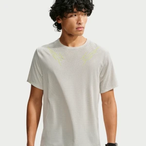 Męska koszulka do biegania z krótkim rękawem i grafiką Dri-FIT ADV Nike AeroSwift - Szary