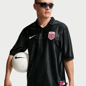 Zdjęcie produktu Męska koszulka piłkarska z krótkim rękawem Nike Dri-FIT Norwegia Energy - Czerń