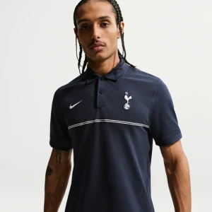 Męska koszulka polo do piłki nożnej Nike Dri-FIT Tottenham Hotspur The Nike Polo - Niebieski