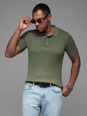 Męska koszulka polo z wiskozą SLIM FIT w pionowy prążek – oliwkowa V4 - Rozmiar: L Ombre Clothing