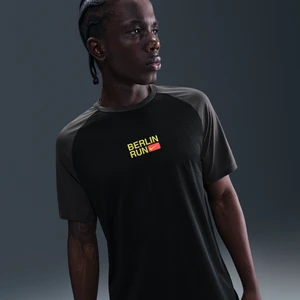 Męska koszulka z krótkim rękawem do biegania Dri-FIT ADV Nike Stride - Czerń