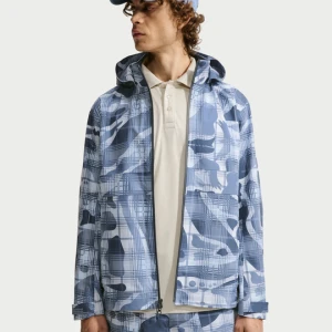Męska kurtka do golfa o luźnym kroju Storm-FIT ADV Camo Nike Par - Niebieski