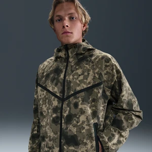 Męska kurtka oversize z tkaniny ze wzorem moro Dri-FIT Windrunner Nike Tech - Brązowy