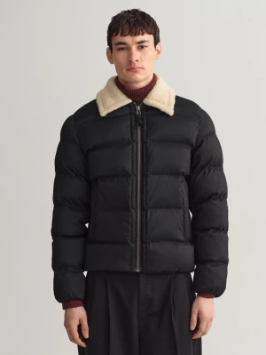 Męski czarny płaszcz o regularnym kroju zapinany na zamek GANT