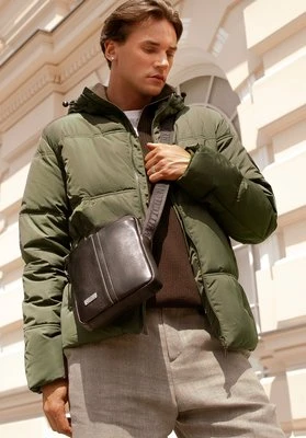 Męska kurtka pikowana z monogramem ciemny zielony Wittchen