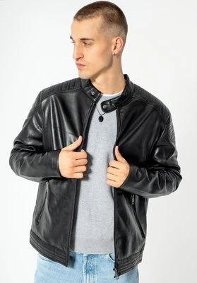 Męska kurtka z ekoskóry z pikowanymi ramionami czarna Wittchen