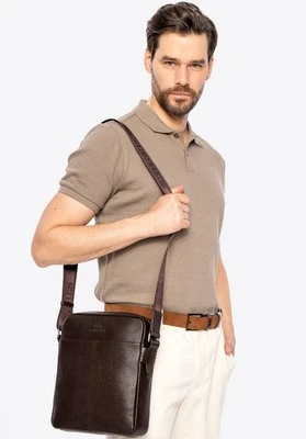 Męska listonoszka ze skóry naturalnej duża ciemny brąz Wittchen