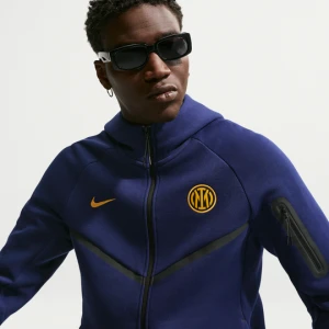 Męska piłkarska bluza z kapturem i zamkiem na całej długości Nike Inter Mediolan Tech Fleece Windrunner - Niebieski
