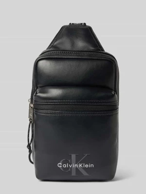 Męska torba na ramię z wytłaczanym logo Calvin Klein Czarny
