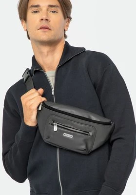 Męska torebka nerka z ekoskóry z błyszczącym suwakiem z przodu szara Wittchen