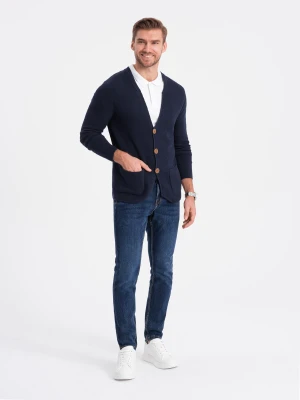 Męski dzianinowy kardigan z kieszeniami i ozdobnymi guzikami – granatowy V3 Ombre Clothing