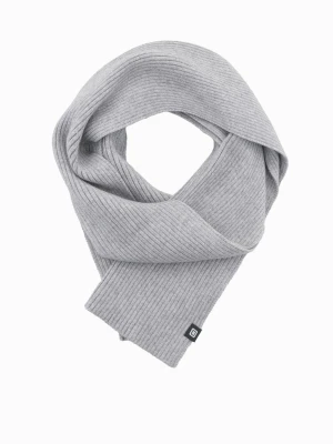 Męski monochromatyczny szalik z prążkowanej dzianiny – szary V2 Ombre Clothing