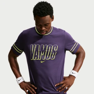 Męski T-shirt do tenisa Dri-FIT Carlos Alcaraz NikeCourt - Fiolet