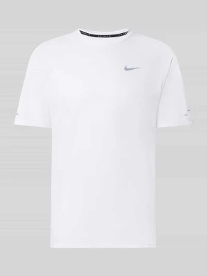 męski t-shirt o kroju regular fit ze sportu z elementami odblaskowymi Nike Biały