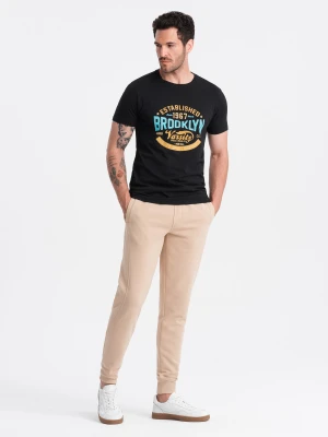 Męskie bawełniane spodnie joggery dresowe BASIC – beżowe V6 - Rozmiar: L Ombre Clothing