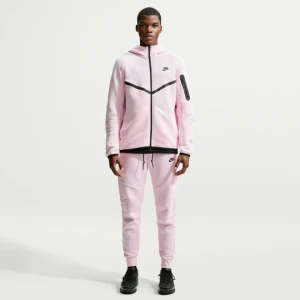 Męskie dzianinowe joggery Nike Tech - Różowy
