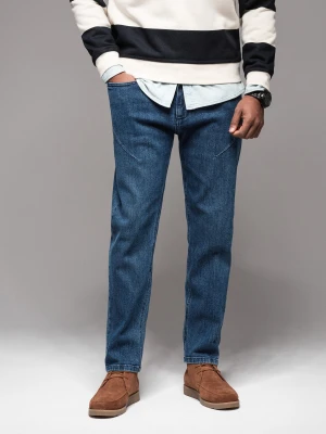 Męskie jeansowe spodnie CARROT FIT z ozdobnymi zaszewkami – ciemnoniebieskie V2 - Rozmiar: XL Ombre Clothing
