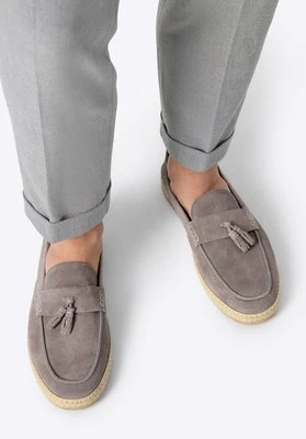 Męskie mokasyny ze skóry zamszowej z chwostem szare Wittchen