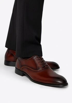 Męskie półbuty skórzane z dekoracyjnym przeszyciem jasny brąz Wittchen