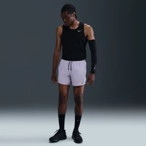 Męskie spodenki do biegania z wszytą bielizną 13 cm Nike Dri-FIT Stride - Fiolet